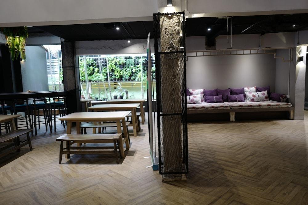 Bhukitta Boutique Hotel Phuket Town Bagian luar foto