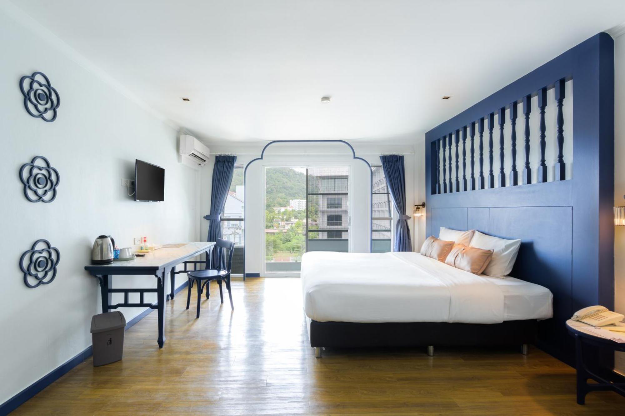 Bhukitta Boutique Hotel Phuket Town Bagian luar foto